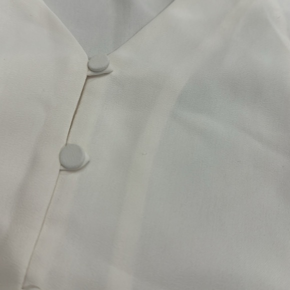 Ann Taylor Cream Tie-Neck Blouse | Size M | Sleeveless & Chic - Picture 9 of 9